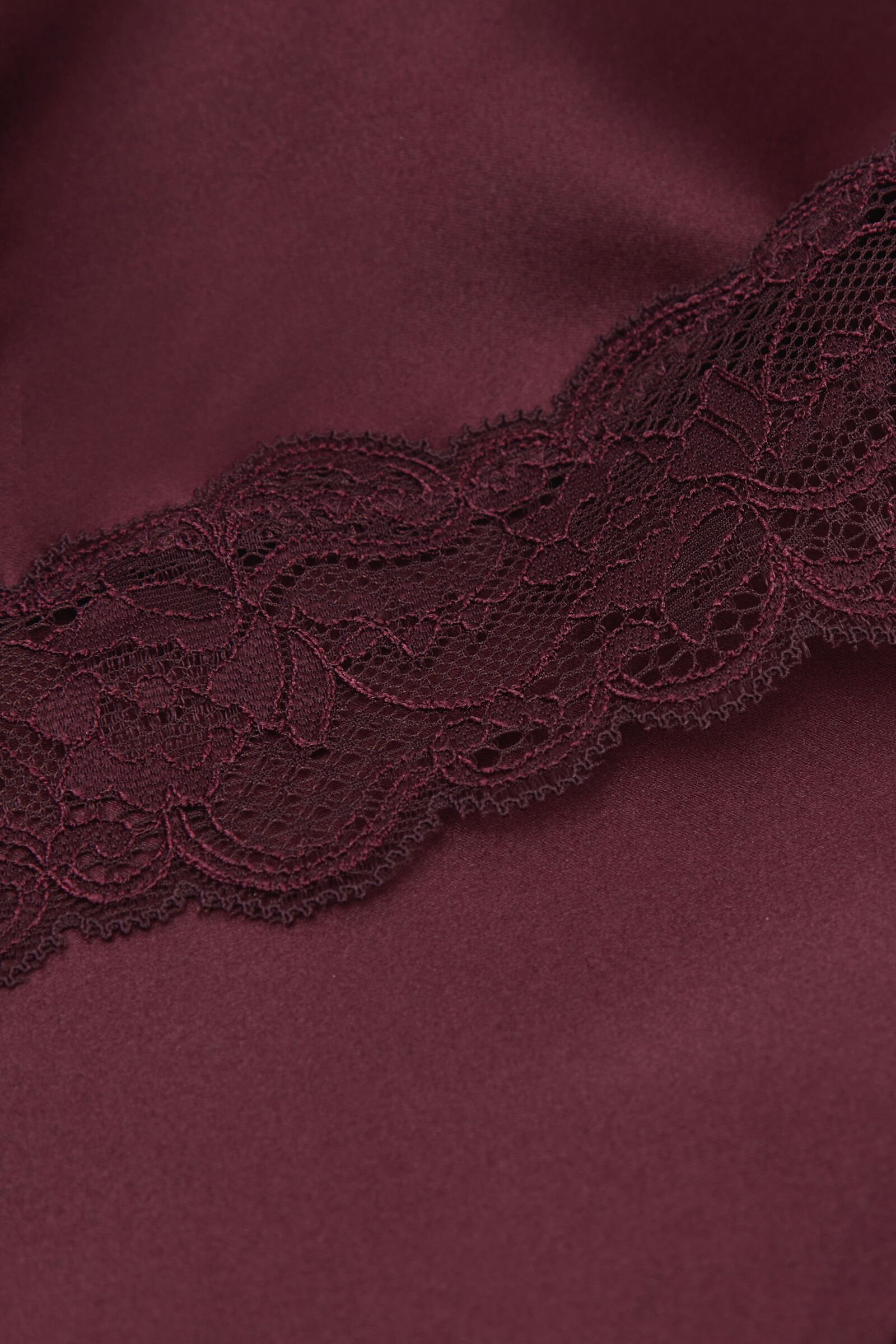 Top lencero con encaje y seda — imagen 2