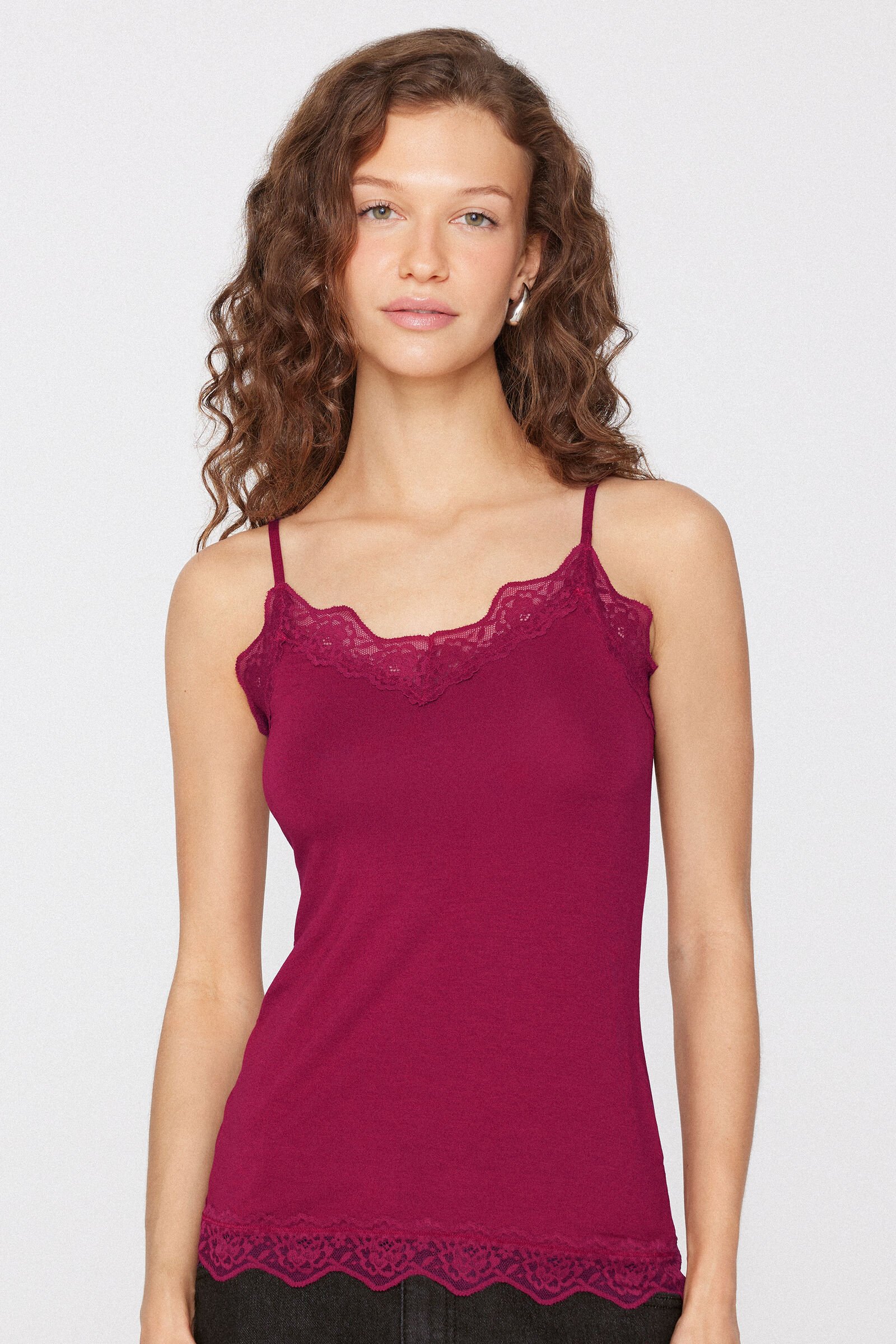 Camiseta Tirantes Finos Escote Pico Viscosa Encaje — imagen 4